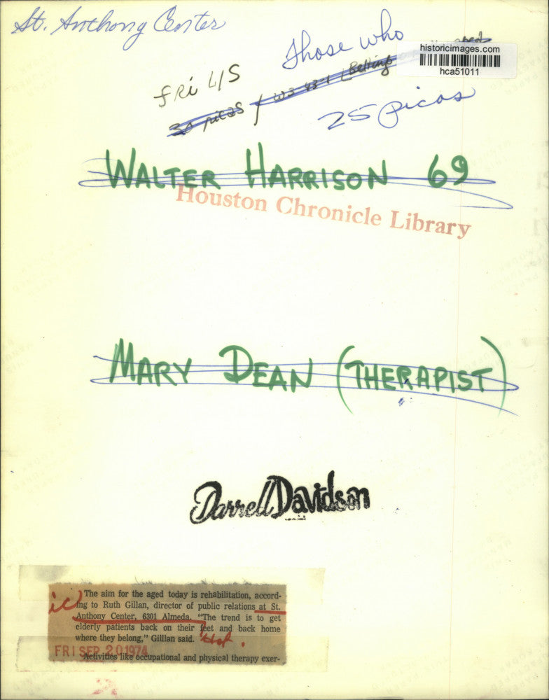 1974 Press Photo Therapist Works On Elderly Patient, St. Anthony Center, Houston