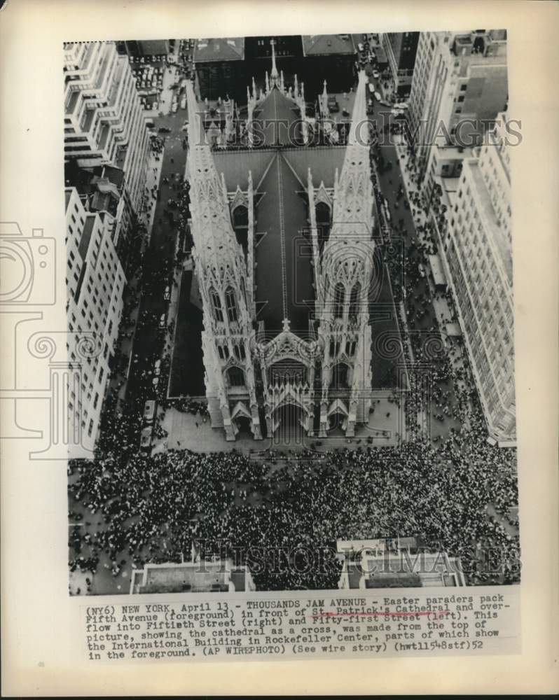 1952 Press Photo Easter Paraders at St. Patrick's Cathedral in New York City