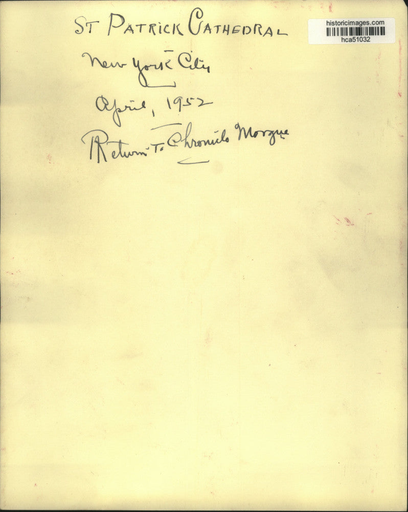 1952 Press Photo Easter Paraders at St. Patrick's Cathedral in New York City