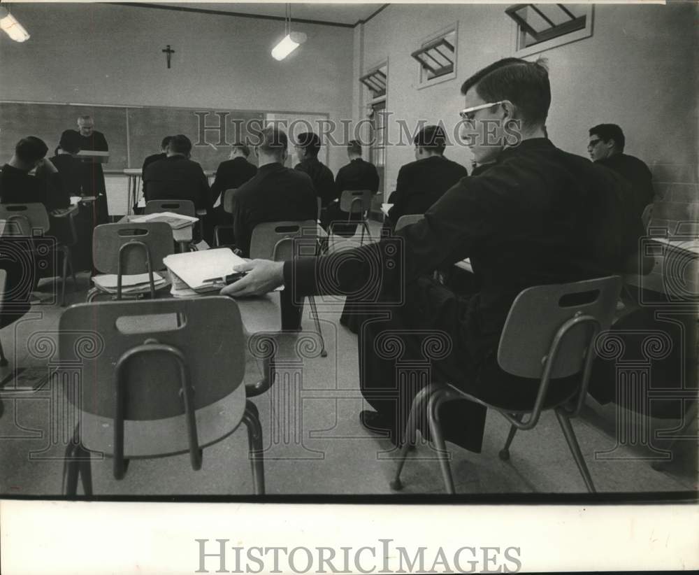 1965 Press Photo Classroom at St. Mary's Catholic Seminary in Houston, Texas