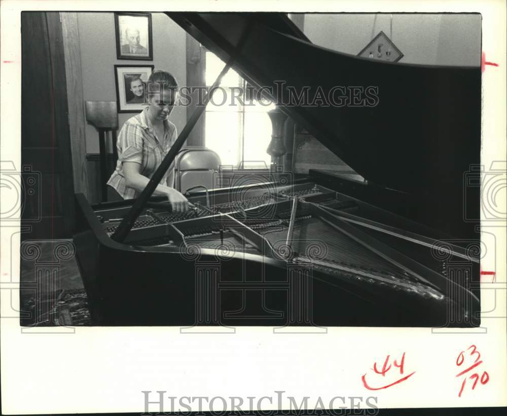 1979 Press Photo Keeping Piano in Shape, Festival Institute at Round Top, Texas- Historic Images