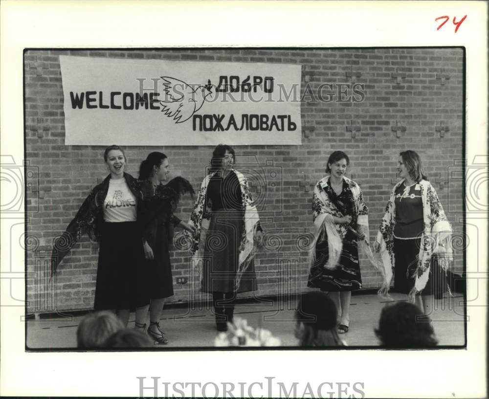 1979 Press Photo Russian Folk Singers at Wilhelm Schole in Houston, Texas- Historic Images