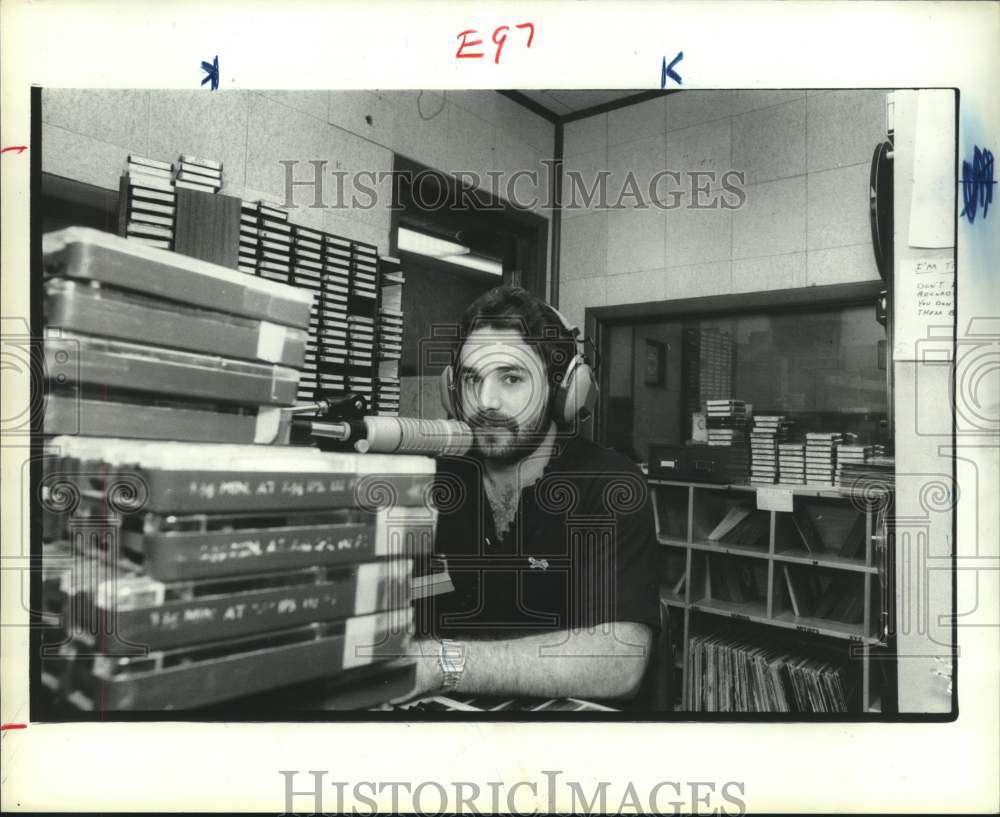 1981 Press Photo Larry Linley, KFRD, Rosenberg,Which Plays in Czech, Spanish- Historic Images