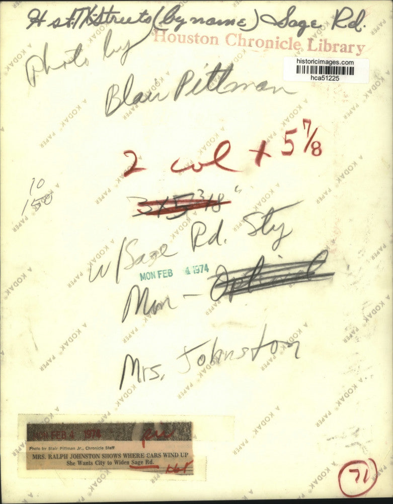 1974 Press Photo Mrs. Ralph Johnston Shows Where Cars End Up, Sage Road, Houston