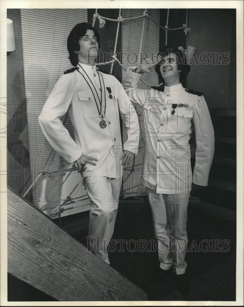 1972 Press Photo Stephen Baker &amp; Scott Perry in &quot;HMS Pinafore&quot; at Weiss College