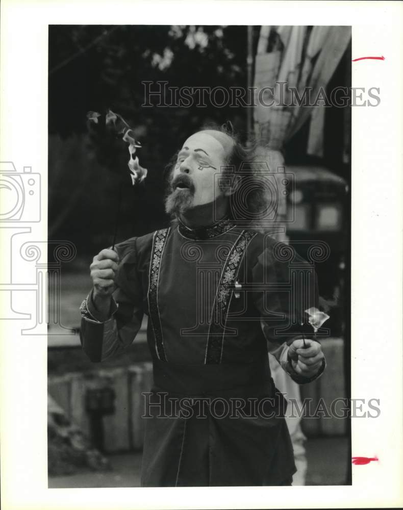 1987 Press Photo Fire-eater Nick Weber of the World's Smallest Circus- Historic Images