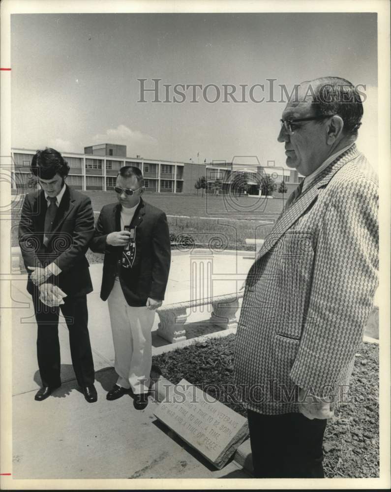 1973 Press Photo Vietnam War Memorial dedication at San Jacinto College