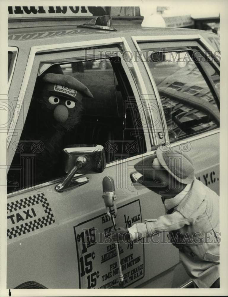 1989 Press Photo Grover and Kermit the Frog on Sesame Street Anniversary Special- Historic Images