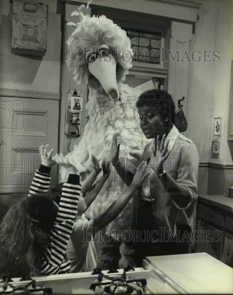 1985 Press Photo Children Taught Good Health Practices on &quot;Sesame Street&quot;- Historic Images