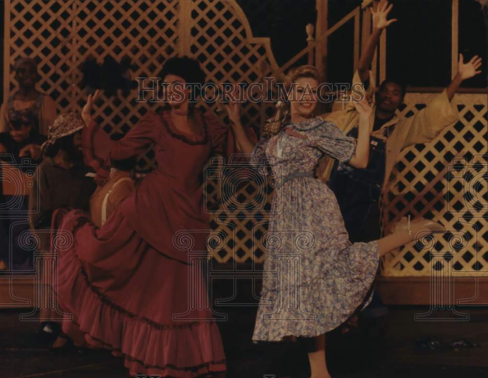 1994 Press Photo Marie-Laurence Danvers and Teri Hansen In "Show Boat" Musical- Historic Images