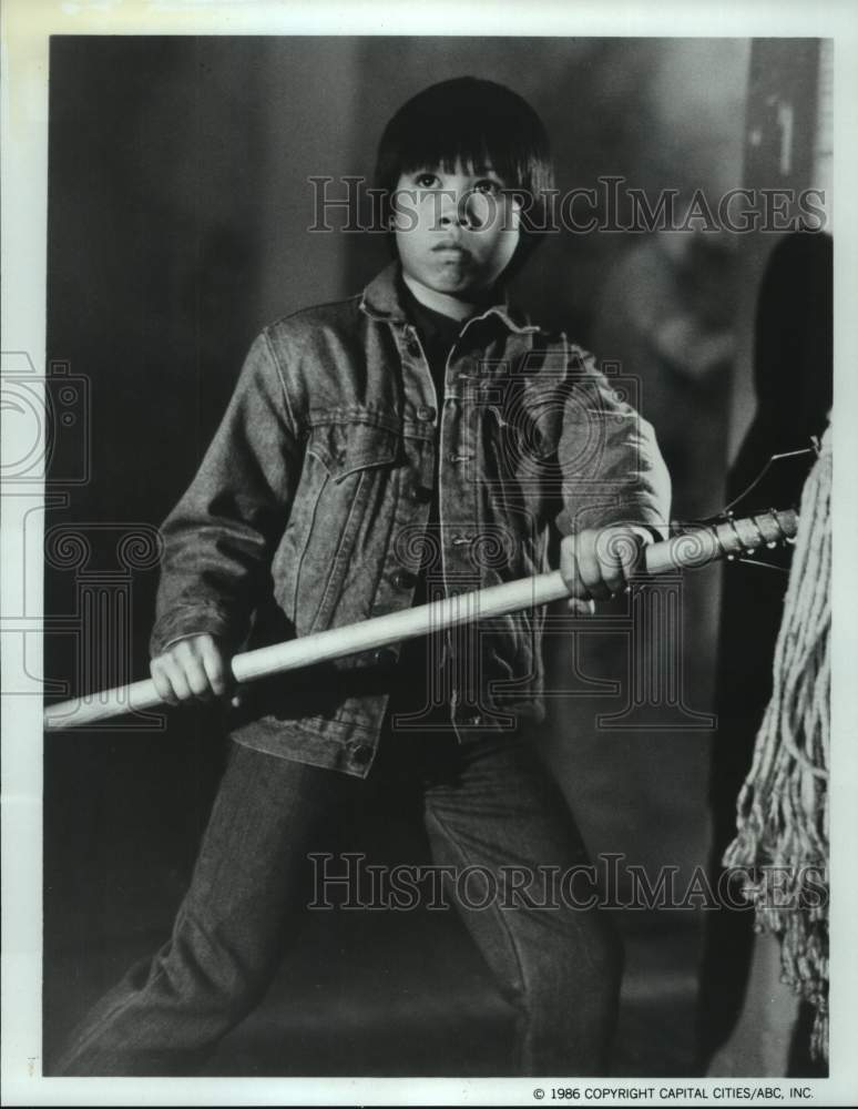 1986 Press Photo Ernie Reyes, Jr. Stars in &quot;The Last Electric Knight&quot; on ABC- Historic Images