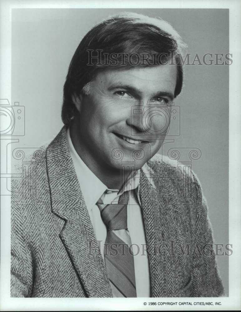 1986 Press Photo Gil Gerard stars as Police Sgt. Jake Rizzo in &quot;Sidekicks&quot;- Historic Images