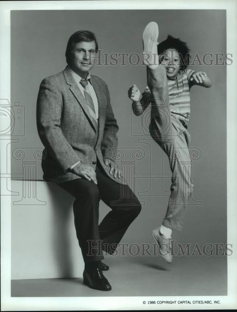 1986 Press Photo Gil Gerard & Ernie Reyes, Jr. star in "Sidekicks" on ABC-TV- Historic Images