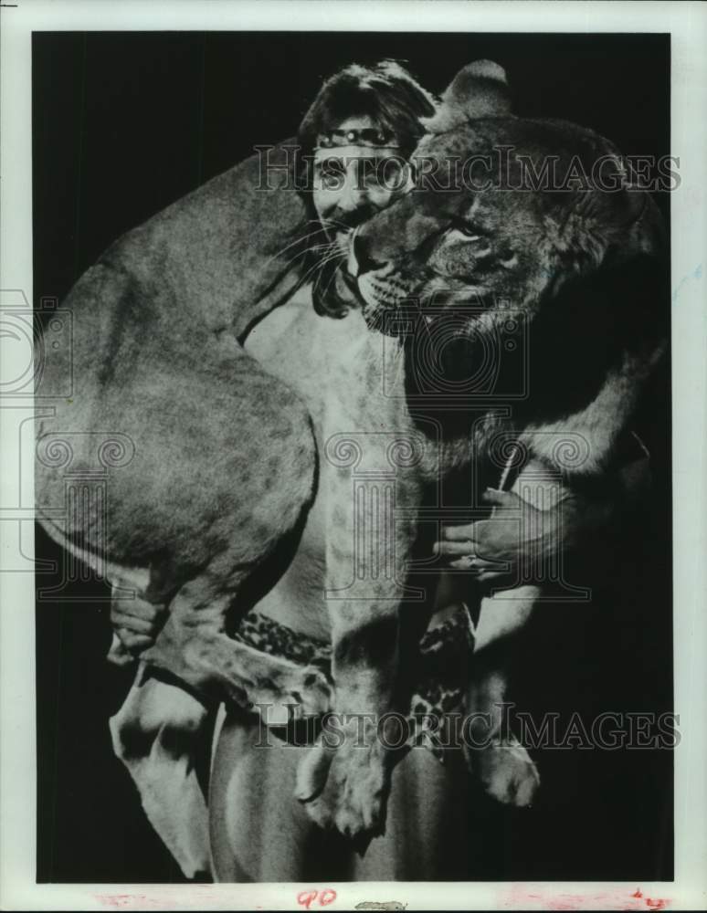 1985 Press Photo Lion Tamer Alan Gold Will Perform at Shrine Circus in Houston- Historic Images