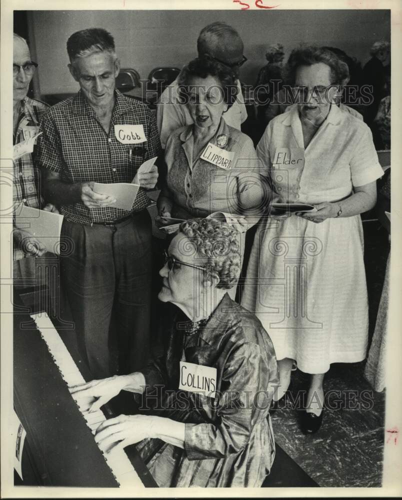 1961 Press Photo Houston Sheltering Arms Members Participating In Choir Practice