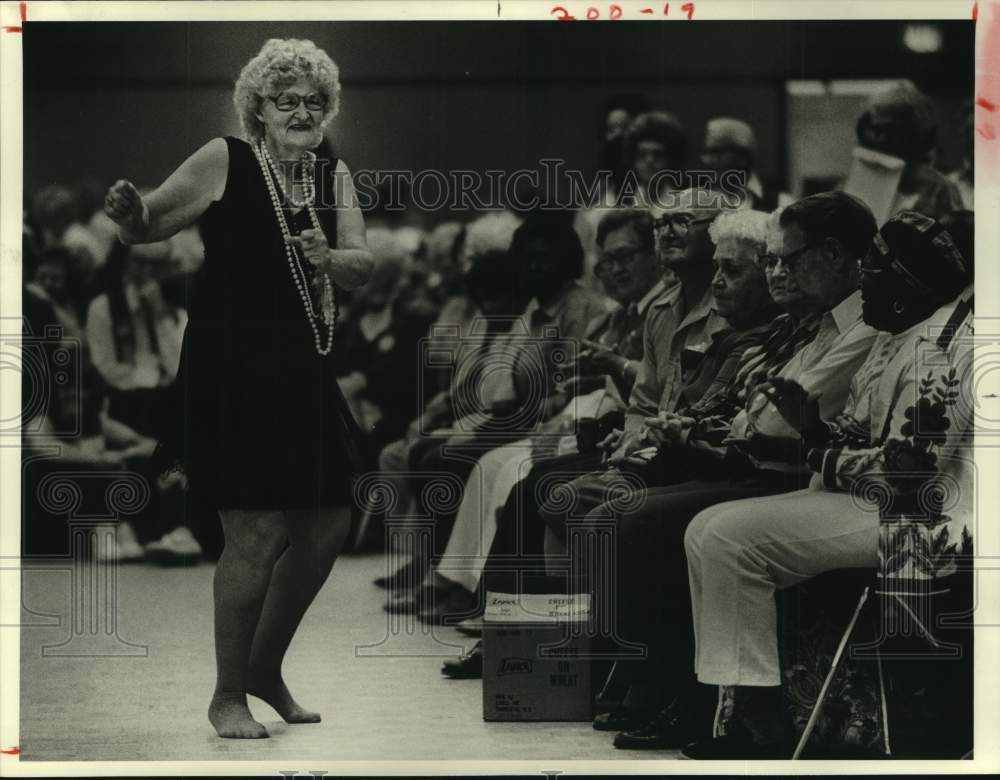 1983 Press Photo Iris Parton Dancing In the Senior Olympics Dance Contest- Historic Images