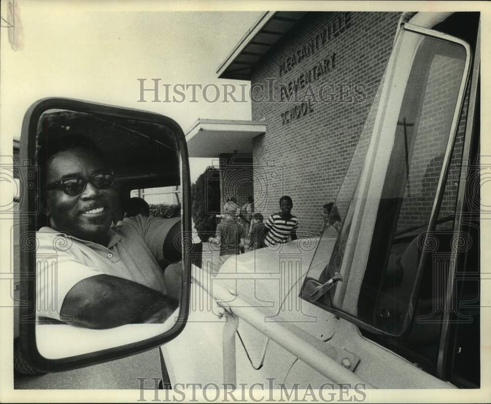 1973 Press Photo Wallace Green, Bus Driver for School in Houston, Texas