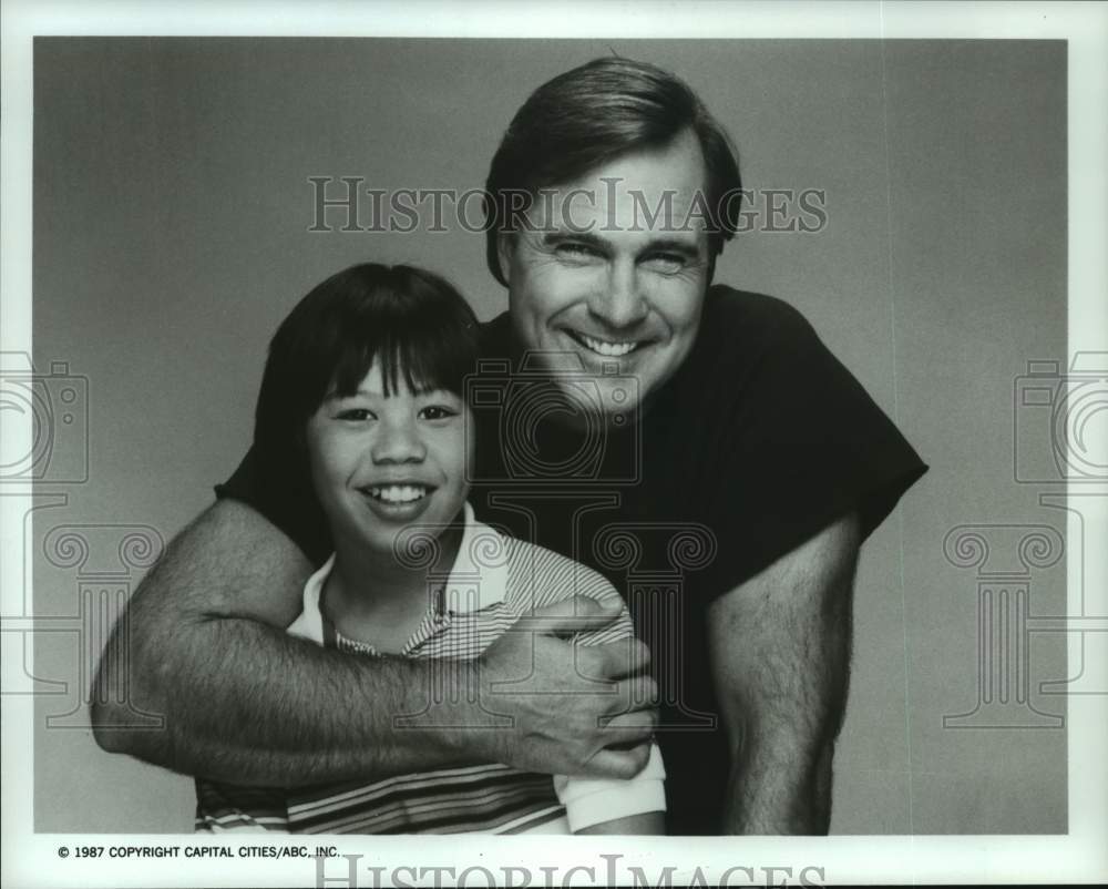 1987 Press Photo Ernie Reyes, Jr. and Gil Gerard star in &quot;Sidekicks&quot; on ABC-TV- Historic Images