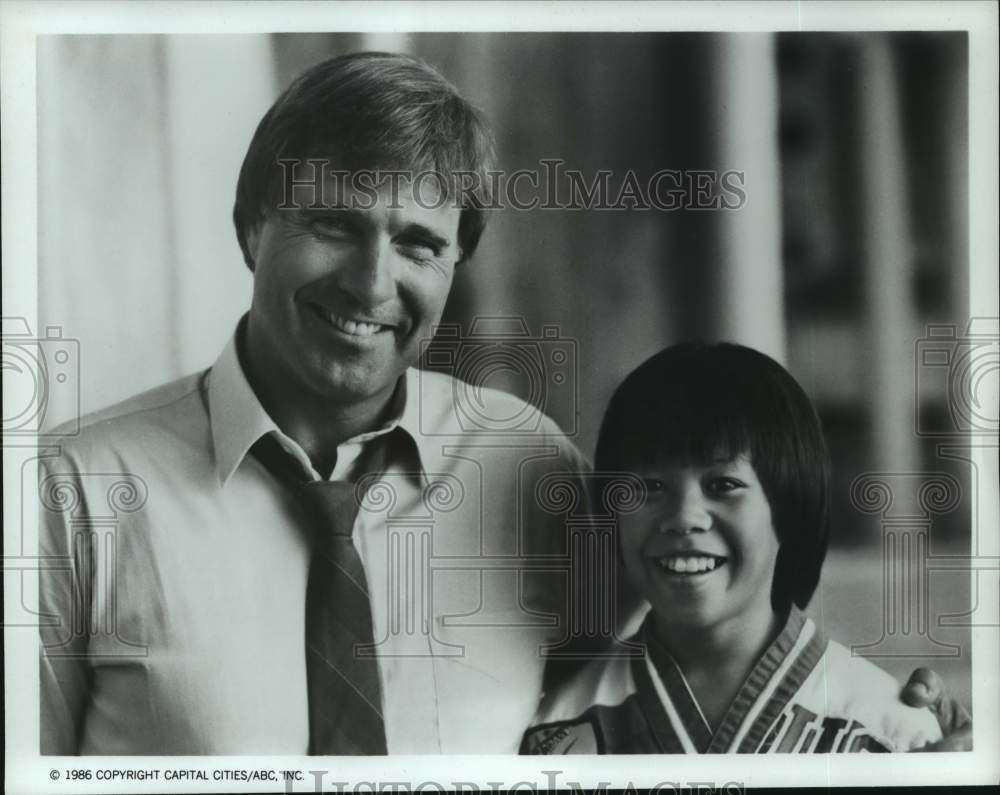 1986 Press Photo Gil Gerard and Ernie Reyes, Jr. of &quot;Sidekicks&quot; on ABC-TV- Historic Images