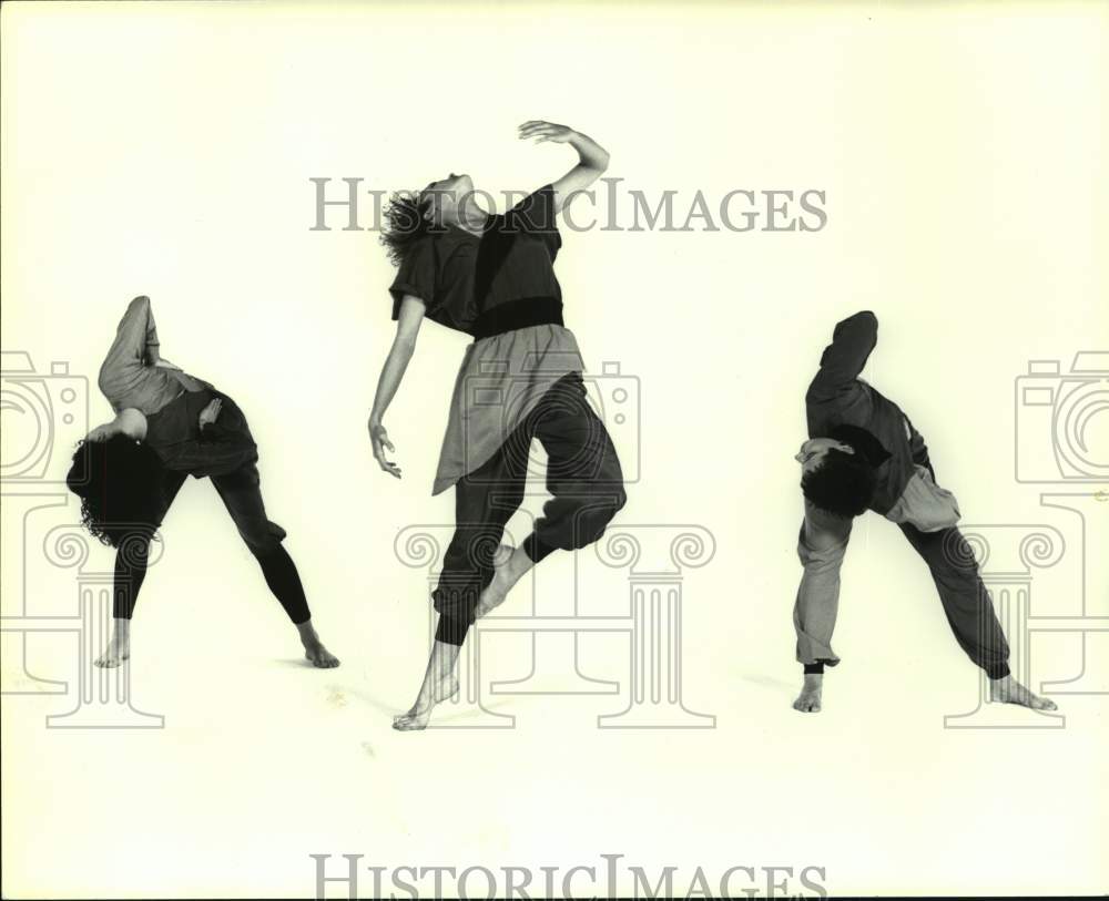 1994 Press Photo Three Sharir Dance Company dancers in poses, Austin, Texas- Historic Images