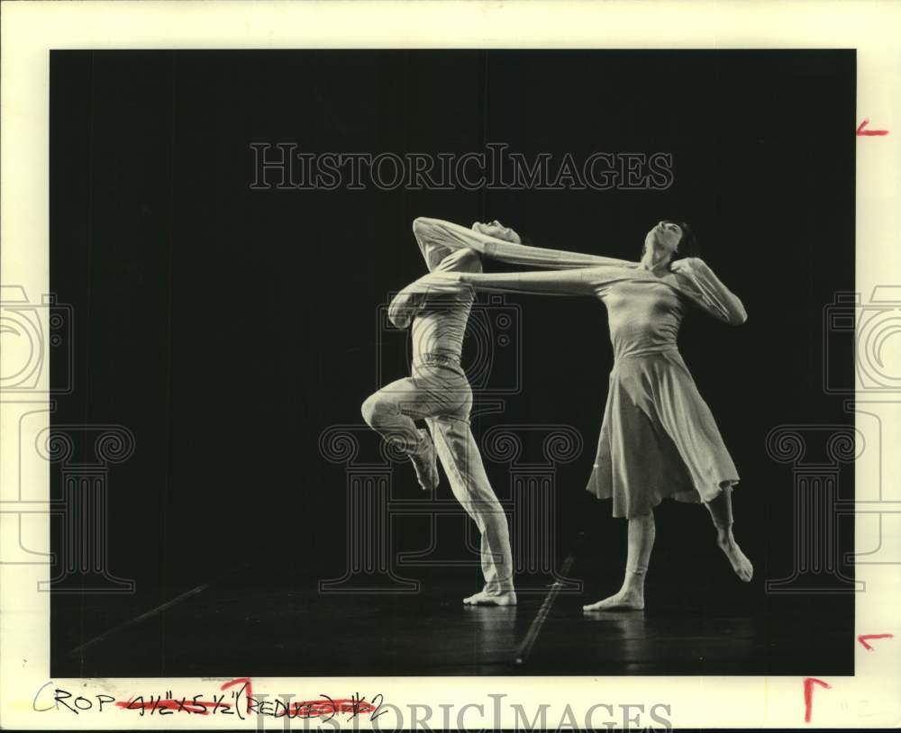 1990 Press Photo Sharir Dance Company performs, Pasadena, Texas - hca52895- Historic Images