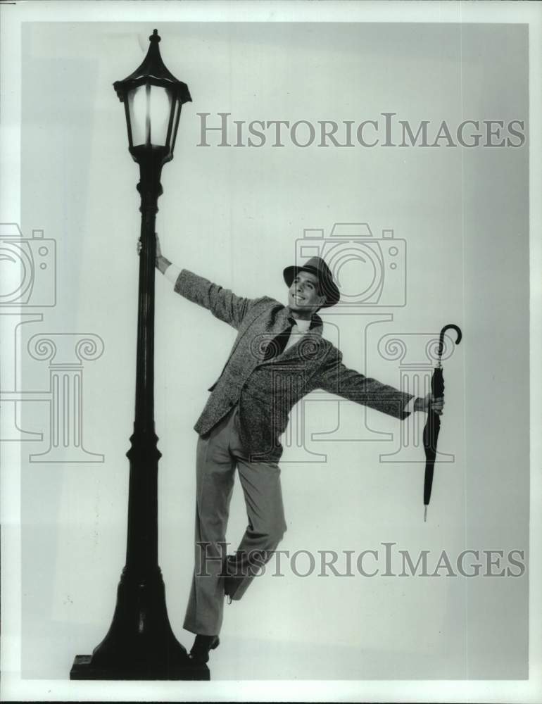 1987 Press Photo Actor Donn Simione In &quot;Singing&#39; In the Rain&quot; Musical- Historic Images