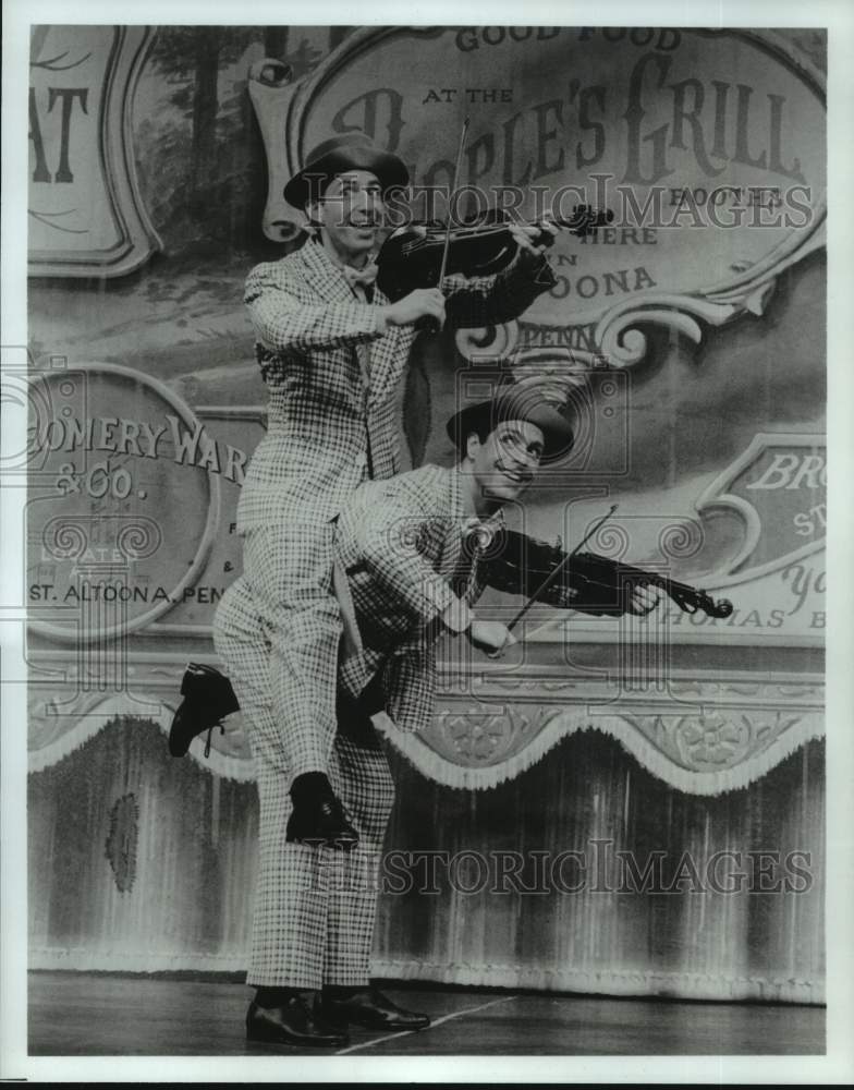 1987 Press Photo Brad Moranz and Donn Simione In &quot;Singin&#39; In the Rain&quot; Musical- Historic Images