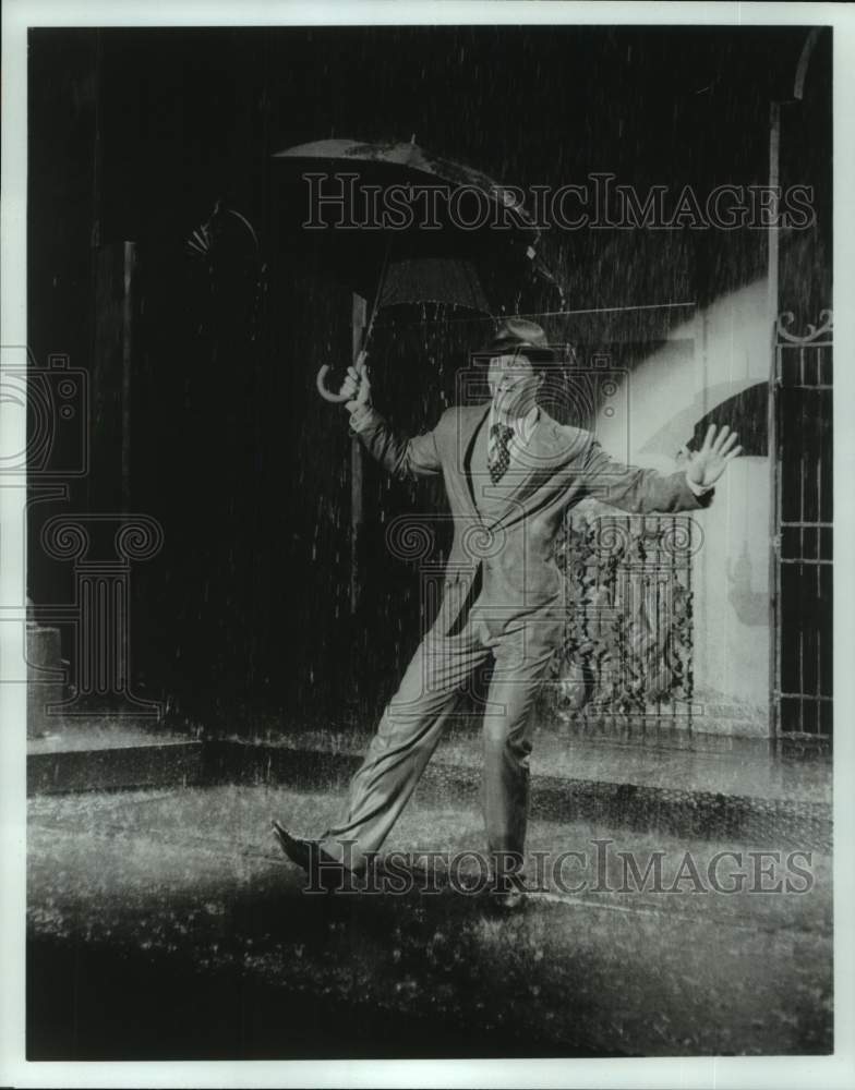 1987 Press Photo Actor Don Simione In &quot;Singin&#39; In the Rain&quot; Musical - hca53058- Historic Images