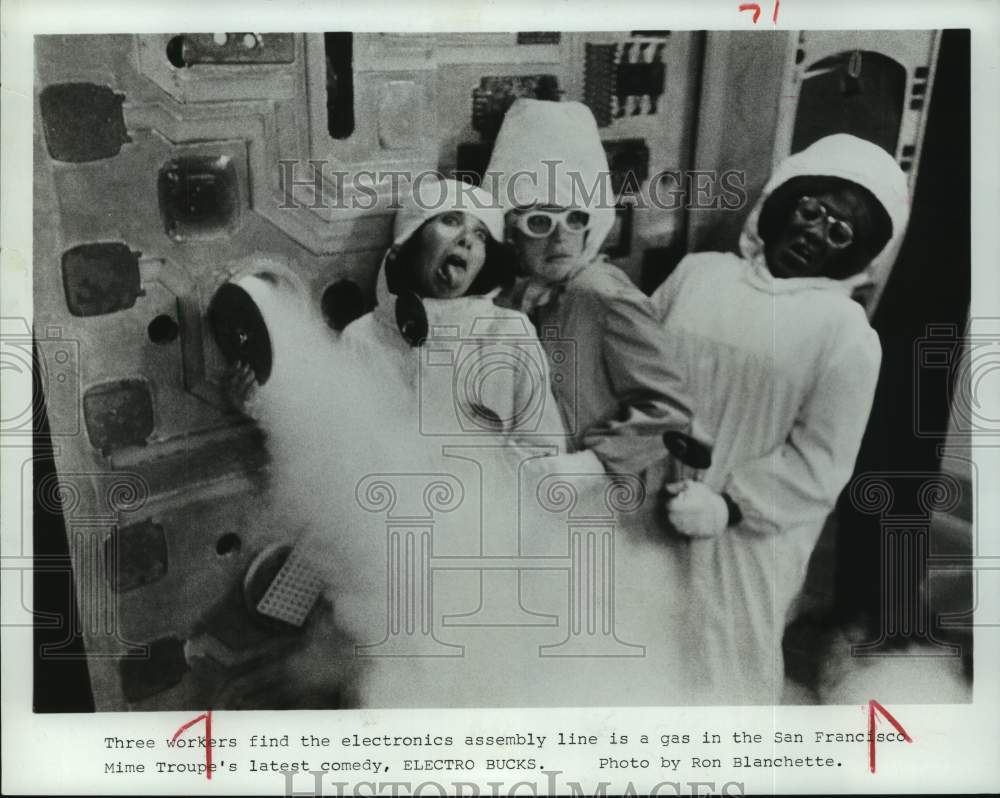 1979 Press Photo Members of San Francisco Mime Troupe in &quot;Electrobucks&quot;- Historic Images