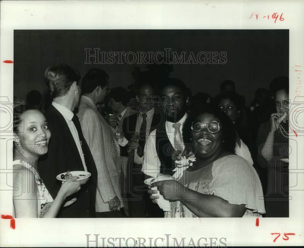 1982 Press Photo Lynda Karen, Michael Gray &amp; Karla Burns of &quot;Show Boat&quot; Chorus- Historic Images