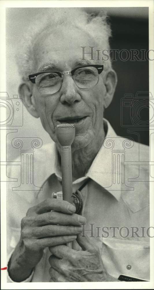 1983 Press Photo Porter is a popular Houston square dance caller - hca53357- Historic Images