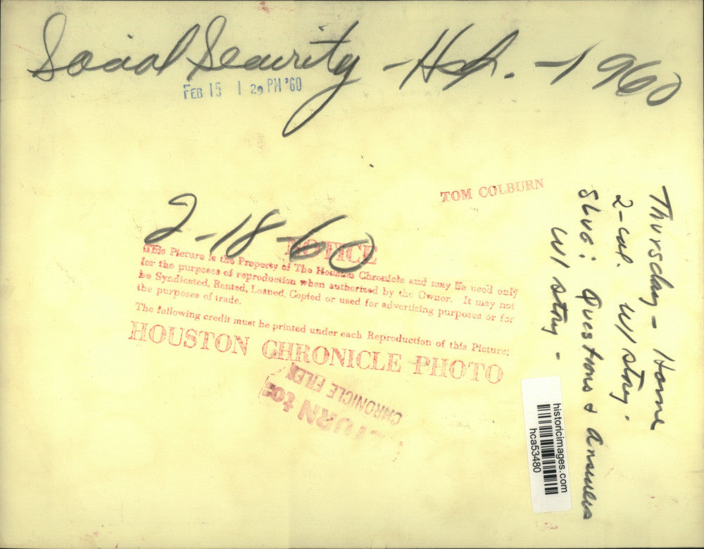 1960 Press Photo Woman helps man in social security office, Houston - hca53480