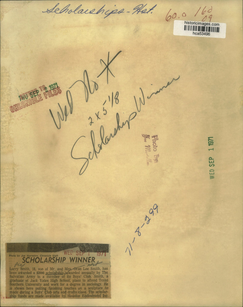 1971 Press Photo Larry Smith works on a sculpture at Houston Boys' Club