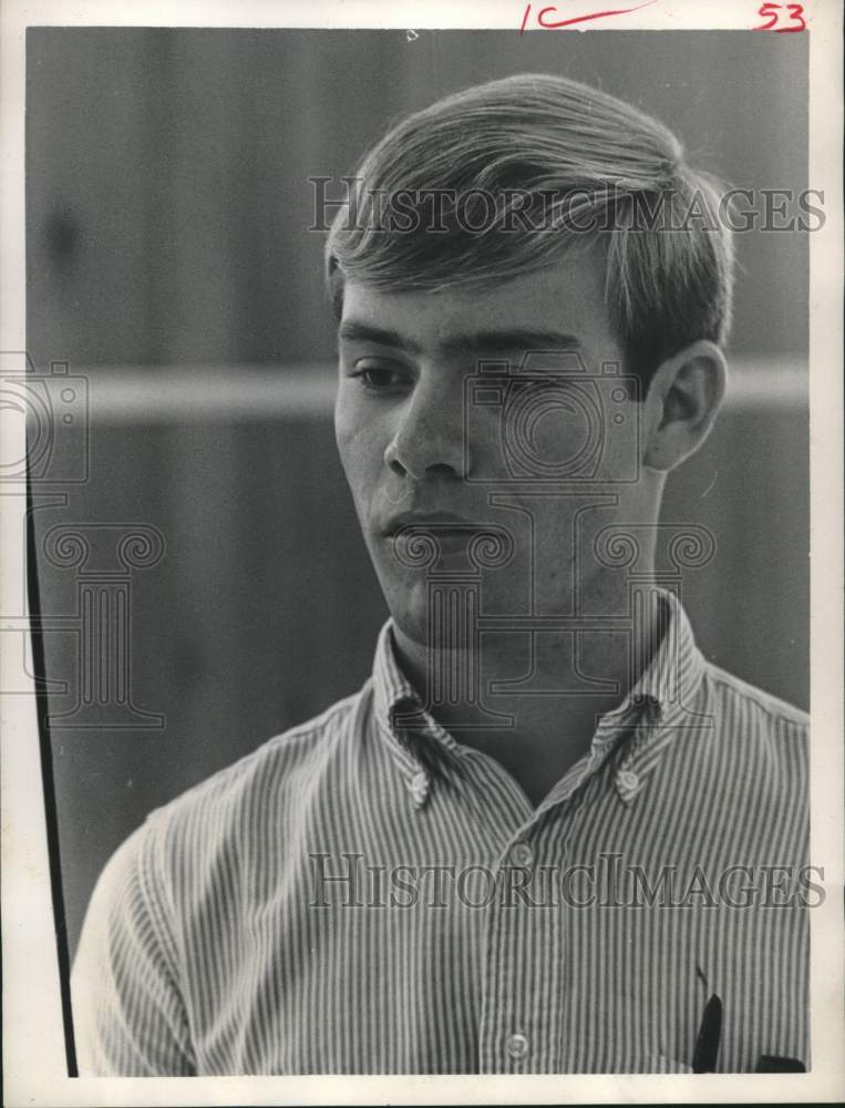 1965 Press Photo Baptist College student Van Langley prefers the surfer cut