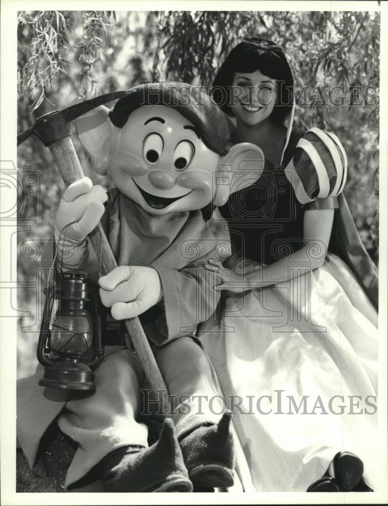 1987 Press Photo Snow White and Dopey Dwarf on NBC anniversary special TV show- Historic Images