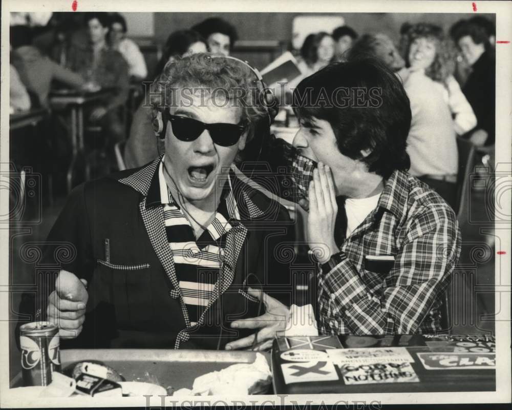 1982 Press Photo Merritt Butrick and John Femia Star in &quot;Square Pegs&quot; on CBS- Historic Images