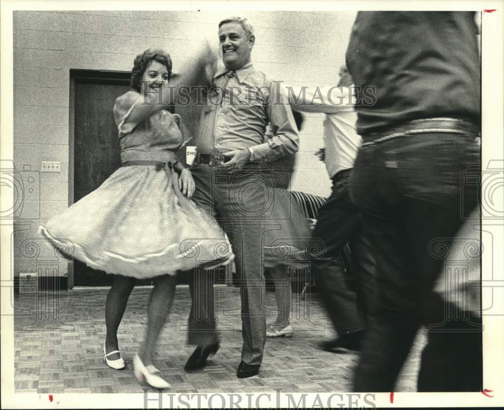 1983 Press Photo Square Dancers go through dance routines - hca54232- Historic Images