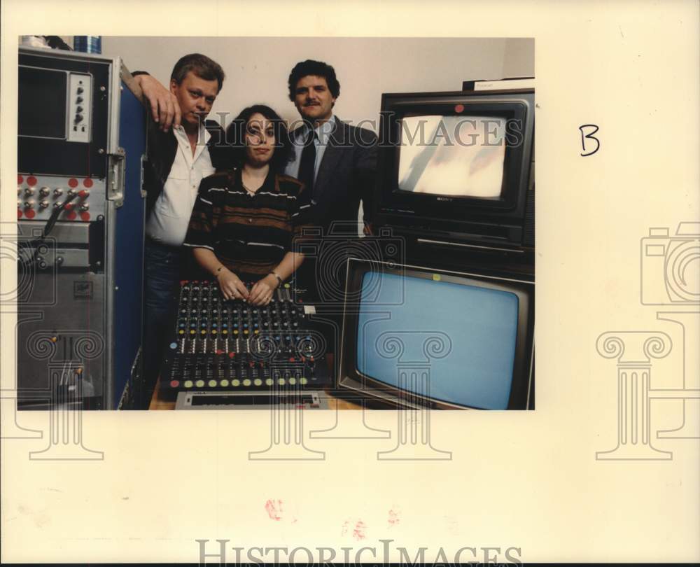 1987 Press Photo Tom Sims, Marian Luntz &amp; Ed Hugetz of Southwest Alternate Media- Historic Images