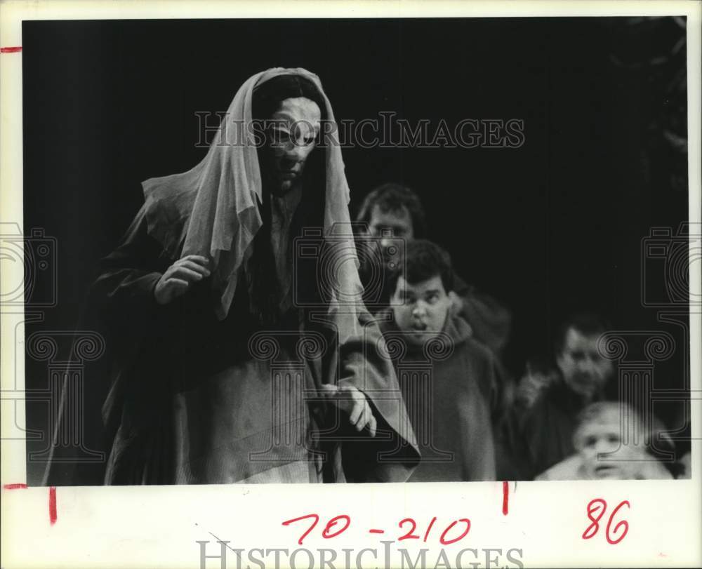 1985 Press Photo Michael Sells as the Madwoman in &quot;Curlew River&quot; in Georgetown- Historic Images