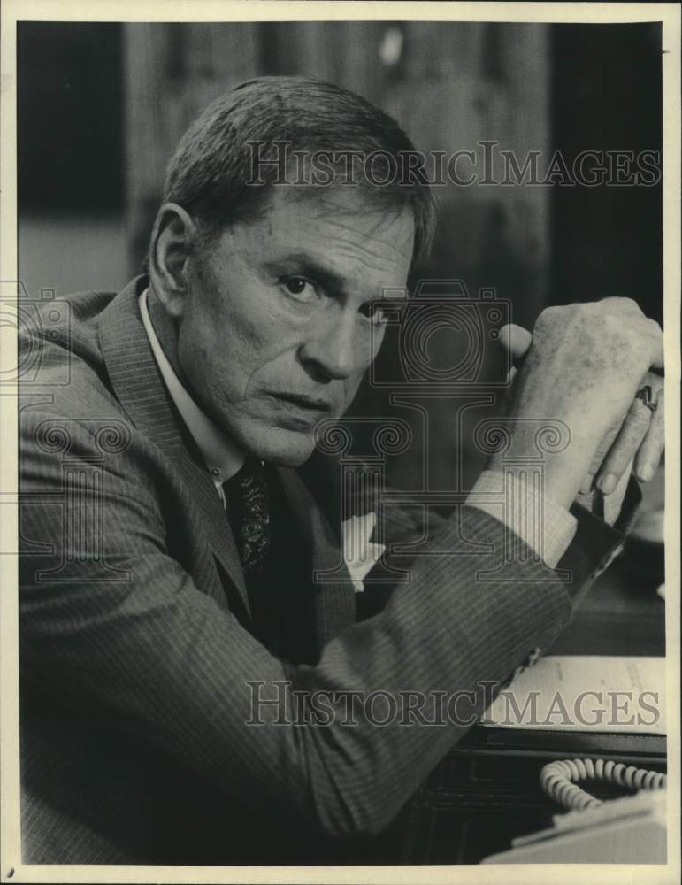 1985 Press Photo G.D. Spradlin As Magazine Publisher, CBS Mini-Seriies &quot;Space&quot;- Historic Images