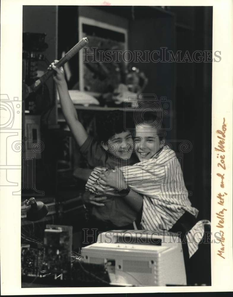 1987 Press Photo Marlow Vella &amp; Zoe Weldon star in &quot;Spacewatch&quot; television pilot- Historic Images