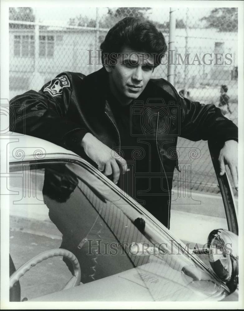 1982 Press Photo Adrian Zmed stars as Officer Vince Romano in &quot;T.J. Hooker&quot;- Historic Images