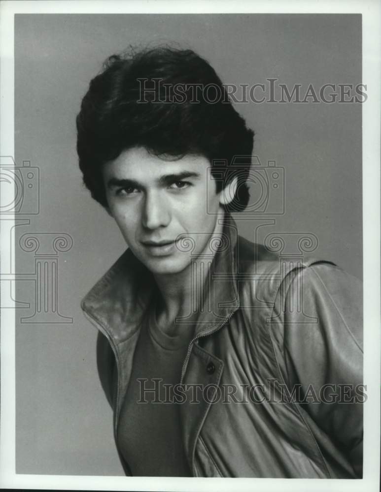 1983 Press Photo Adrian Zmed Returns as Co-Star of &quot;T.J. Hooker&quot; on ABC- Historic Images