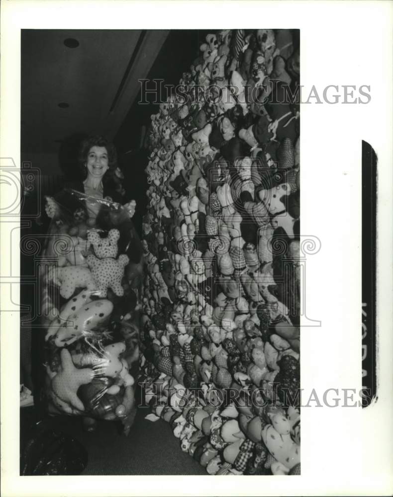 1988 Press Photo Airline Pioneer Club Member Walline Grimm With Toys, Houston- Historic Images