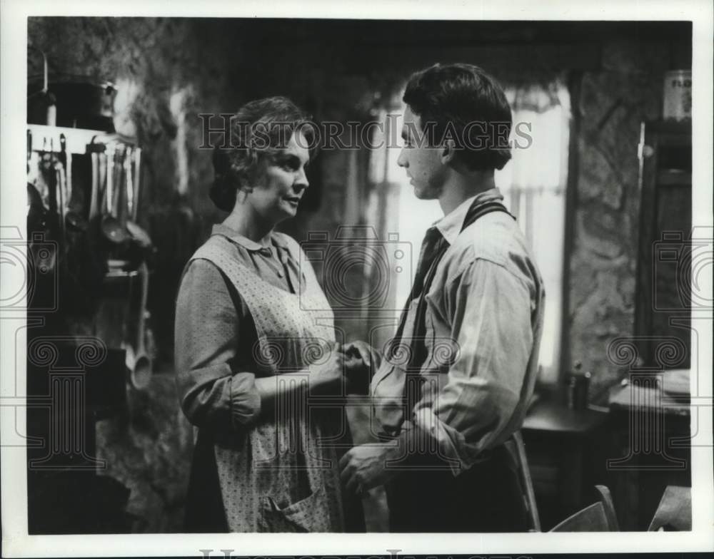 1983 Press Photo Jean Simmons, John Friedrich in &quot;The Thorn Birds&quot; TV Series- Historic Images