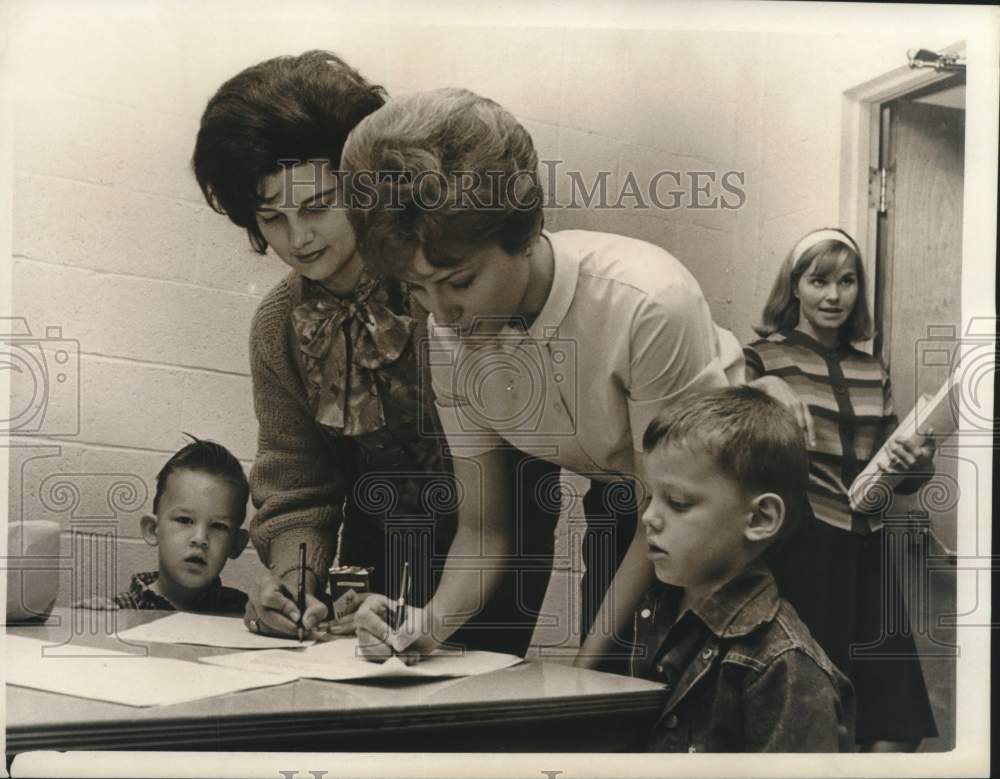 1966 Press Photo Members of the Texas Housewives Association With Their Children