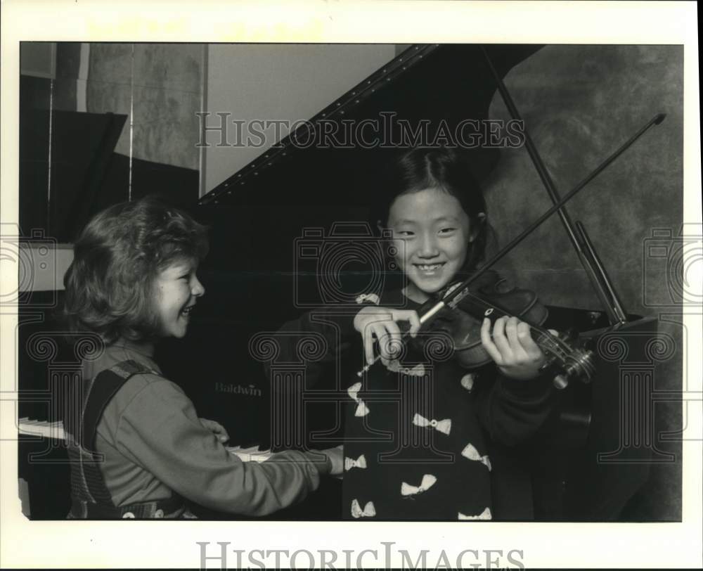 1988 Press Photo Suzuki method musicians Sally Merryman &amp; Chaerim Kim of Houston- Historic Images