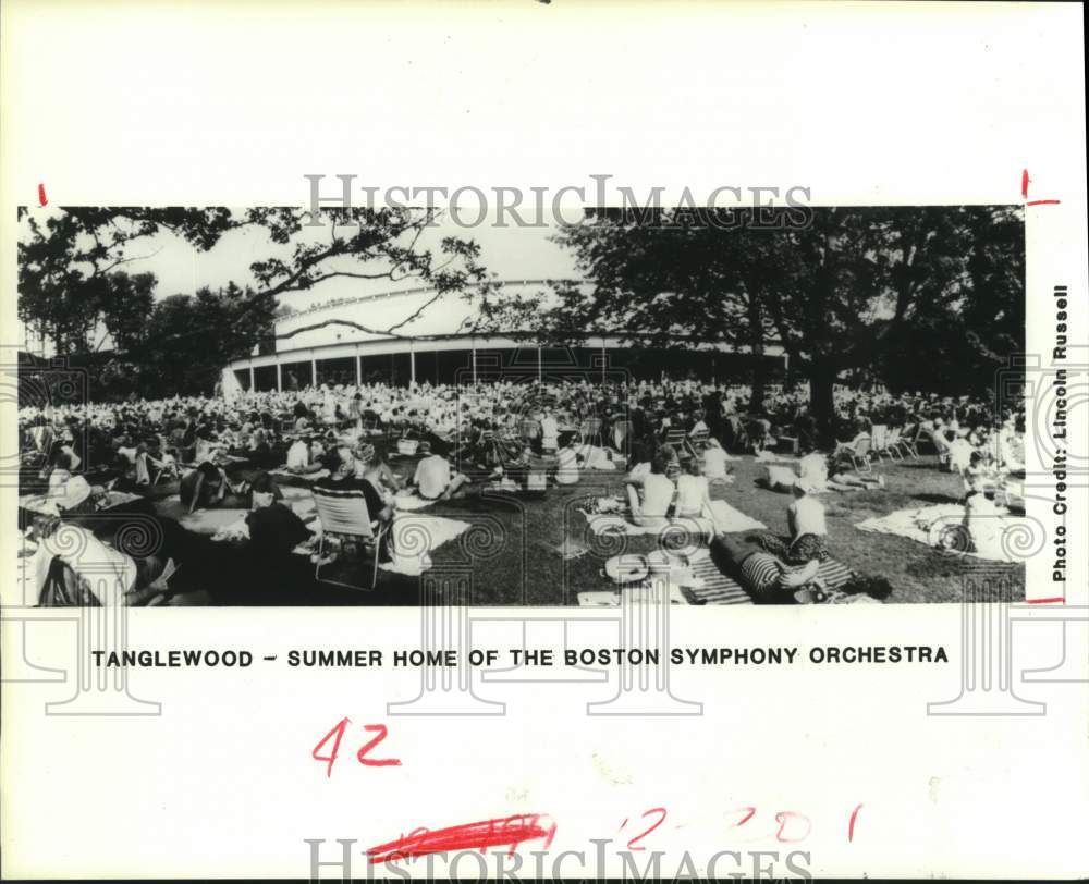 1985 Press Photo Audience at Tanglewood Music Festival, Lenox, Massachusetts- Historic Images