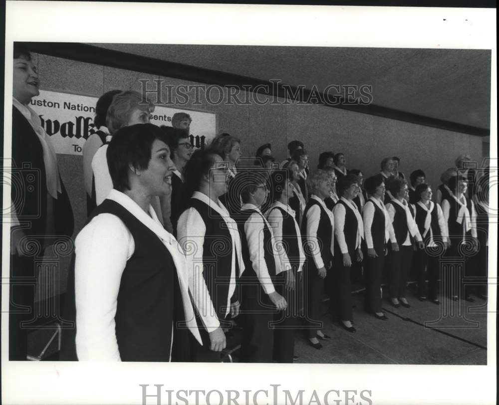 1975 Press Photo Sweet Adelines, women&#39;s barbershop harmony chorus - hca56137- Historic Images