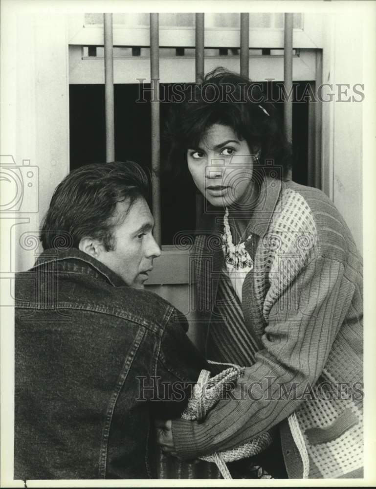 1986 Press Photo Actors Nick Mancuso and Rachel Ticotin In "Stingray" TV Show- Historic Images